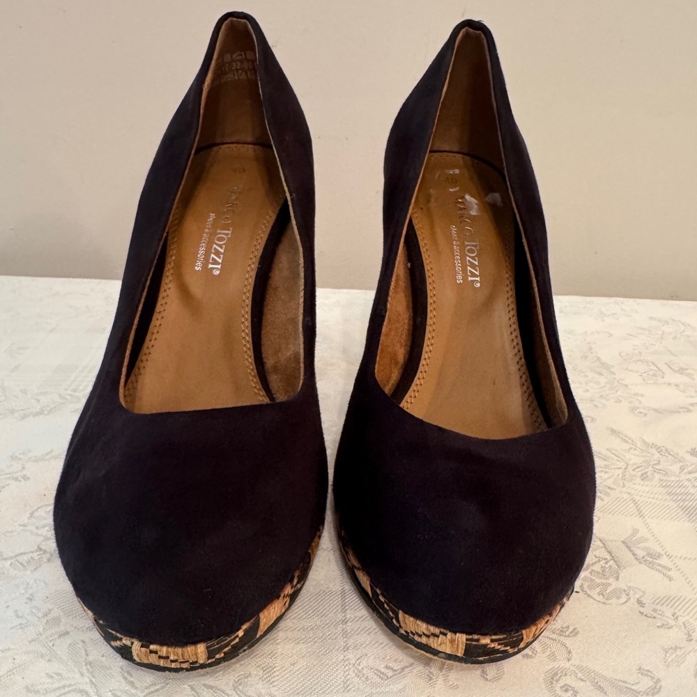 Marco Tozzi Black Suede Round-Toe Pumps size 40 (size 9) EUC